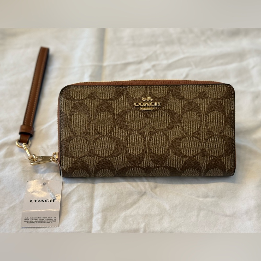 Coach Long Zip-around Wallet in Signature Canvas Brand New w/ Tags Coach Wallet
